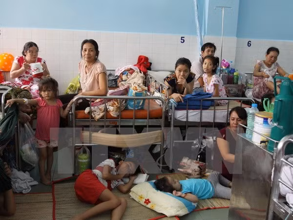 [Video] Thủ tướng chỉ thị tăng cường giải pháp giảm quá tải bệnh viện ảnh 1