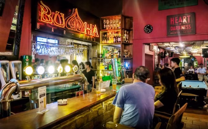 TP.HCM: Quán Buddha Bar được dỡ cách ly, phải gỡ bỏ bảng hiệu ảnh 1