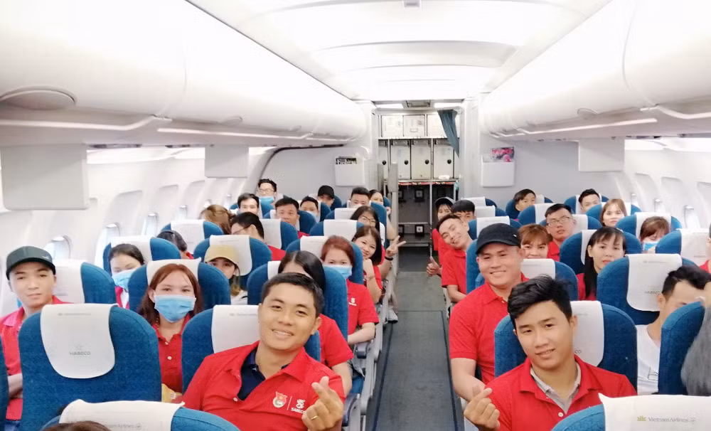 Lễ tiễn 2.000 lao động có thành tích xuất sắc "Về Nhà Ăn Tết" 2020 ảnh 1