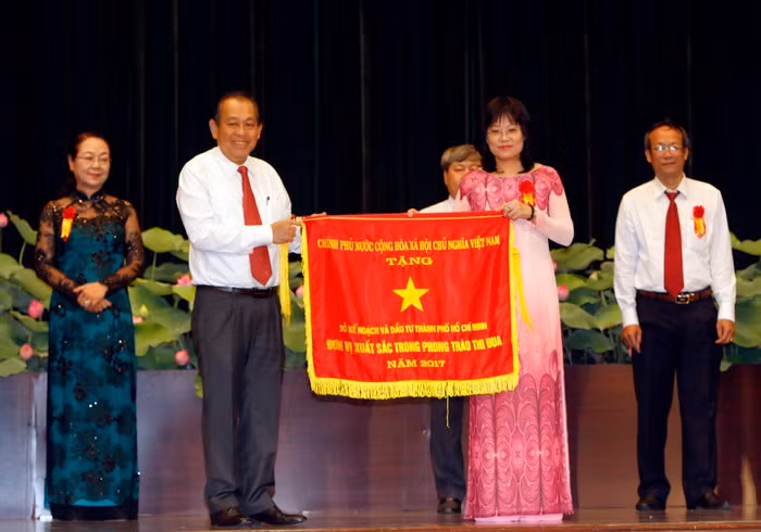TP.HCM kỷ niệm 70 năm ngày Bác Hồ ra Lời kêu gọi Thi đua ái quốc ảnh 1