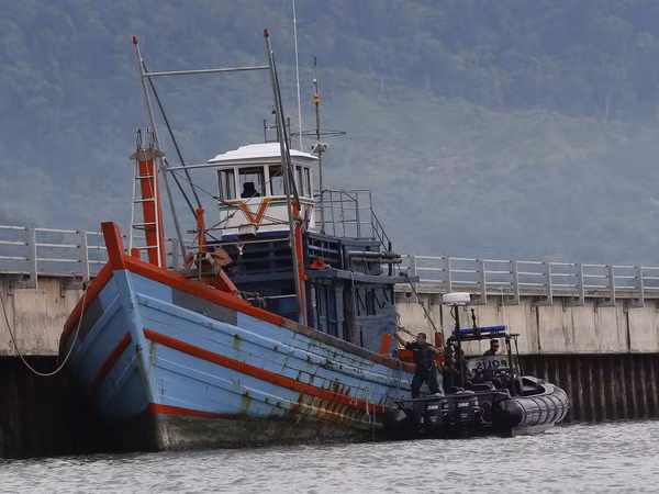 Các tay súng bắt cóc ngư dân Indonesia ngoài khơi Malaysia ảnh 1