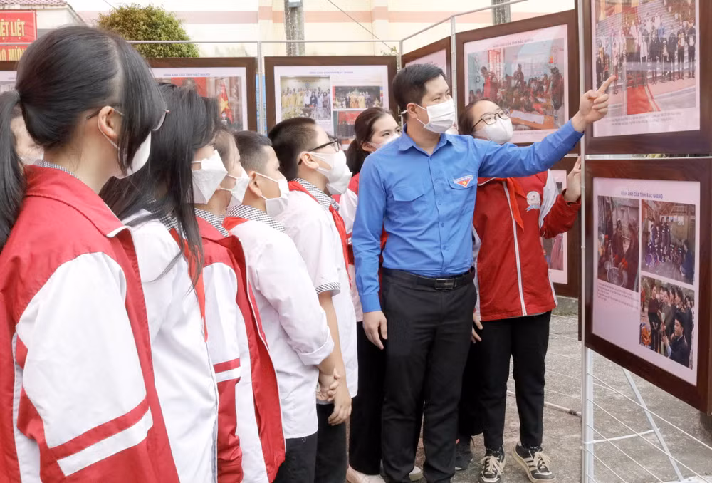 Trưng bày tư liệu về Hoàng Sa, Trường Sa tại tỉnh Bắc Giang ảnh 1