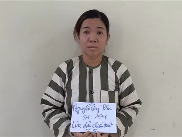 Bình Dương: Lừa có người quen ở ngân hàng để chiếm đoạt tiền vay vốn ảnh 1