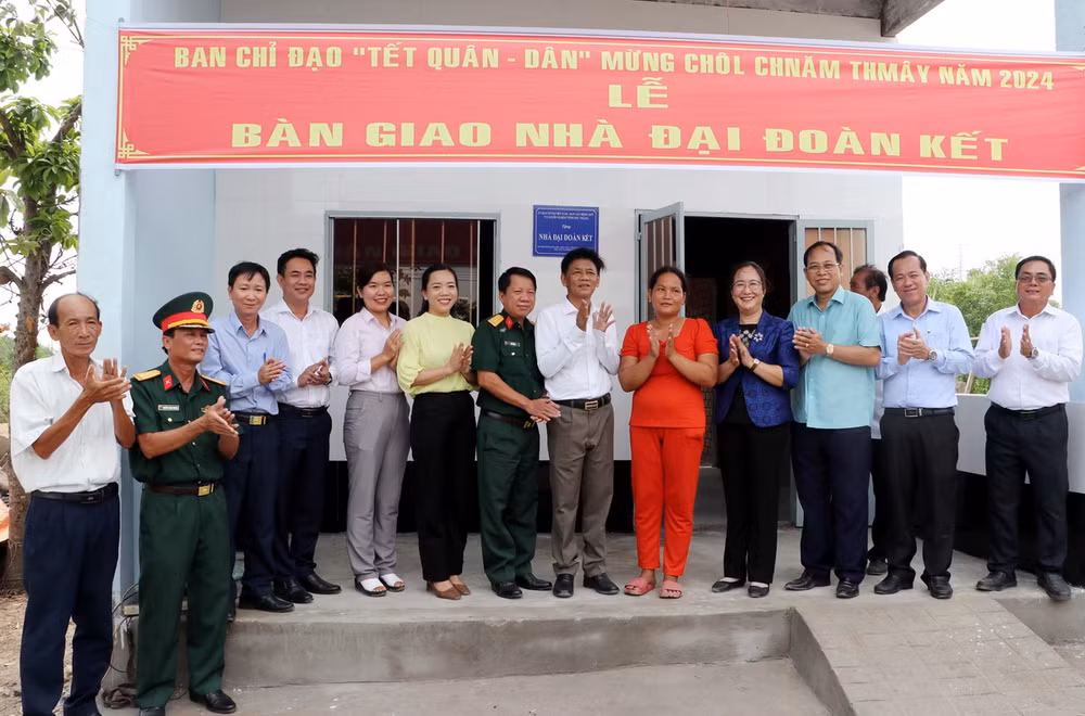 ttxvn-tet quan-dan2.jpg