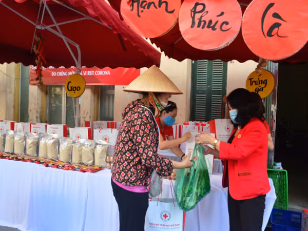 'Chợ nhân đạo' nhân lên tình yêu thương, sự sẻ chia trong cộng đồng ảnh 1