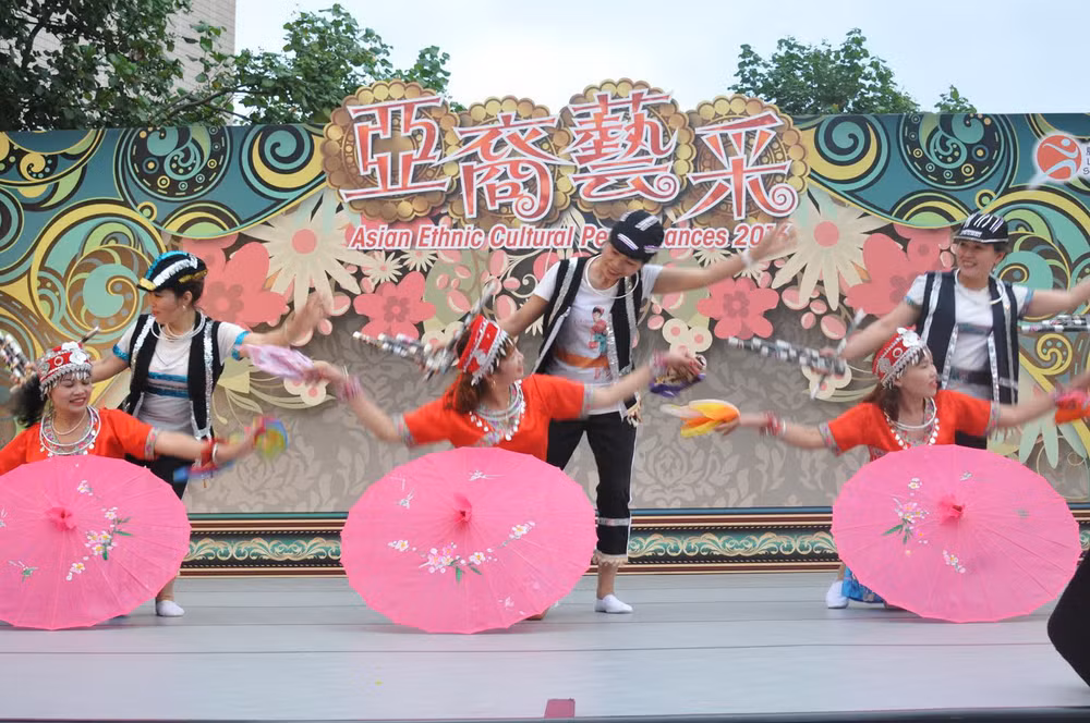 Hãnh diện với múa ô, khèn Việt Nam tại giao lưu nghệ thuật châu Á 2016 ảnh 1