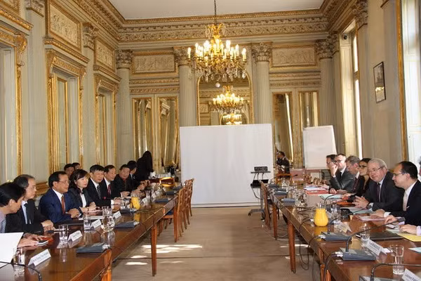 Bí thư Thành ủy Hà Nội Phạm Quang Nghị thăm và làm việc tại Pháp ảnh 2