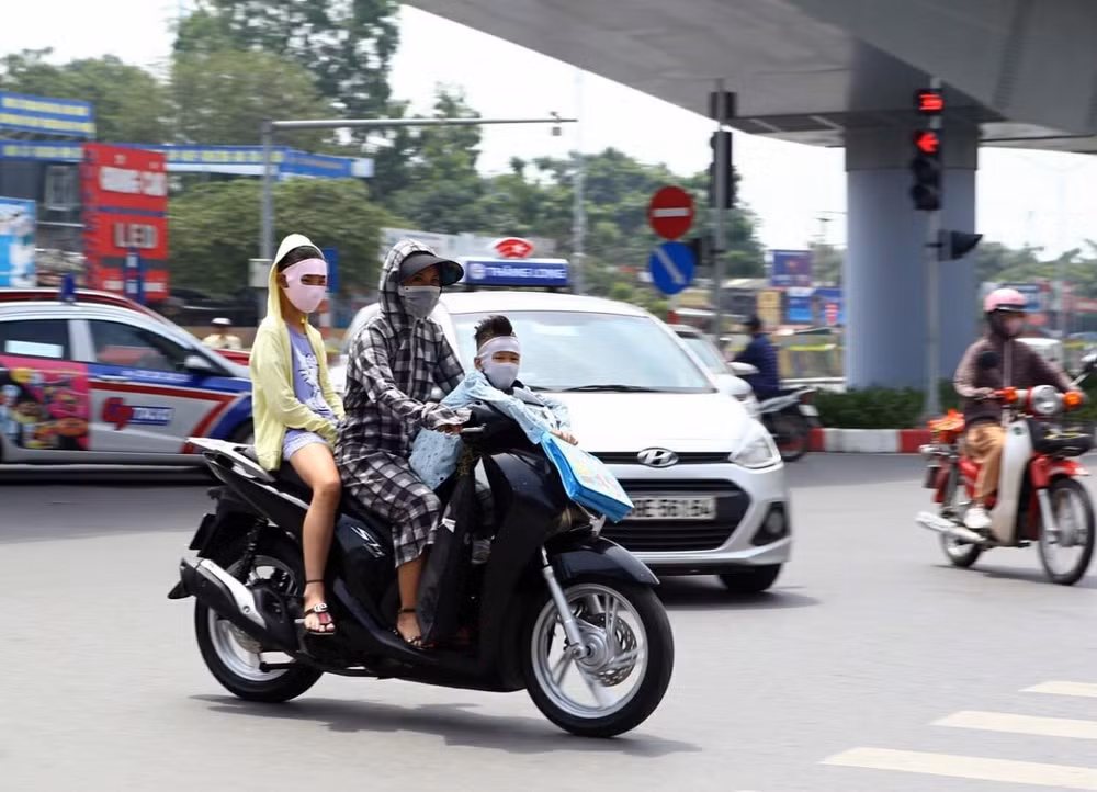 Hà Nội: Nhiều người nhập viện điều trị tổn thương da do nắng nóng ảnh 1