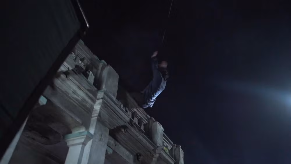 Phim 'Bóng đè': Diệu Nhi 'thích bị đánh,' Quang Tuấn ngã 'sấp mặt' ảnh 1