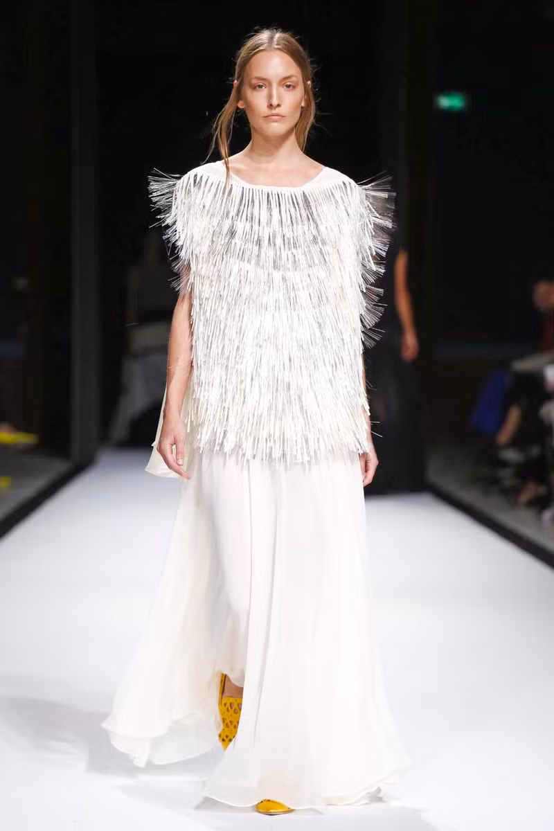 Kha Mỹ Vân sải bước đầy kiêu hãnh trên sàn diễn Paris Fashion Week ảnh 19