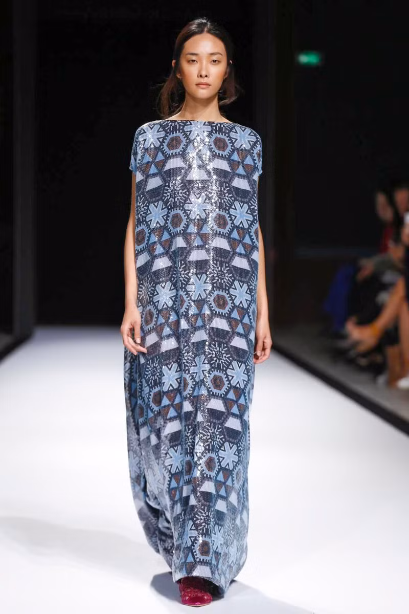Kha Mỹ Vân sải bước đầy kiêu hãnh trên sàn diễn Paris Fashion Week ảnh 16