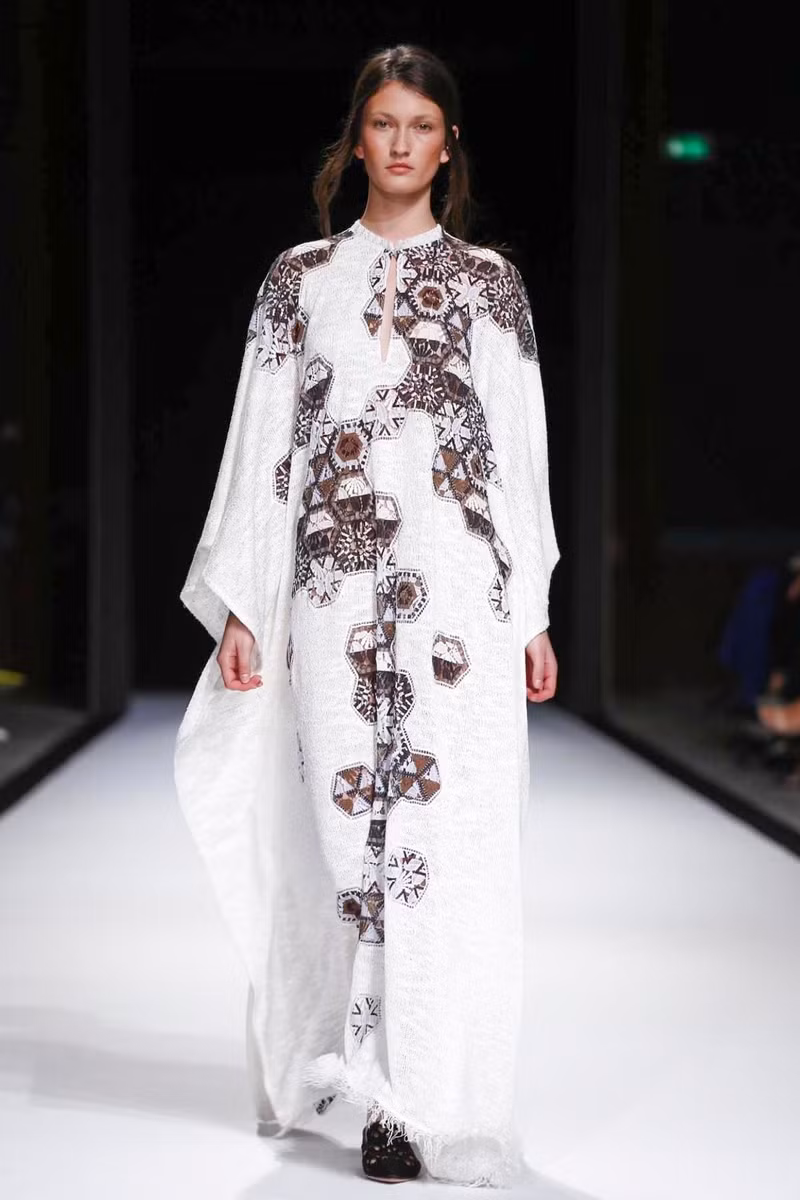 Kha Mỹ Vân sải bước đầy kiêu hãnh trên sàn diễn Paris Fashion Week ảnh 14