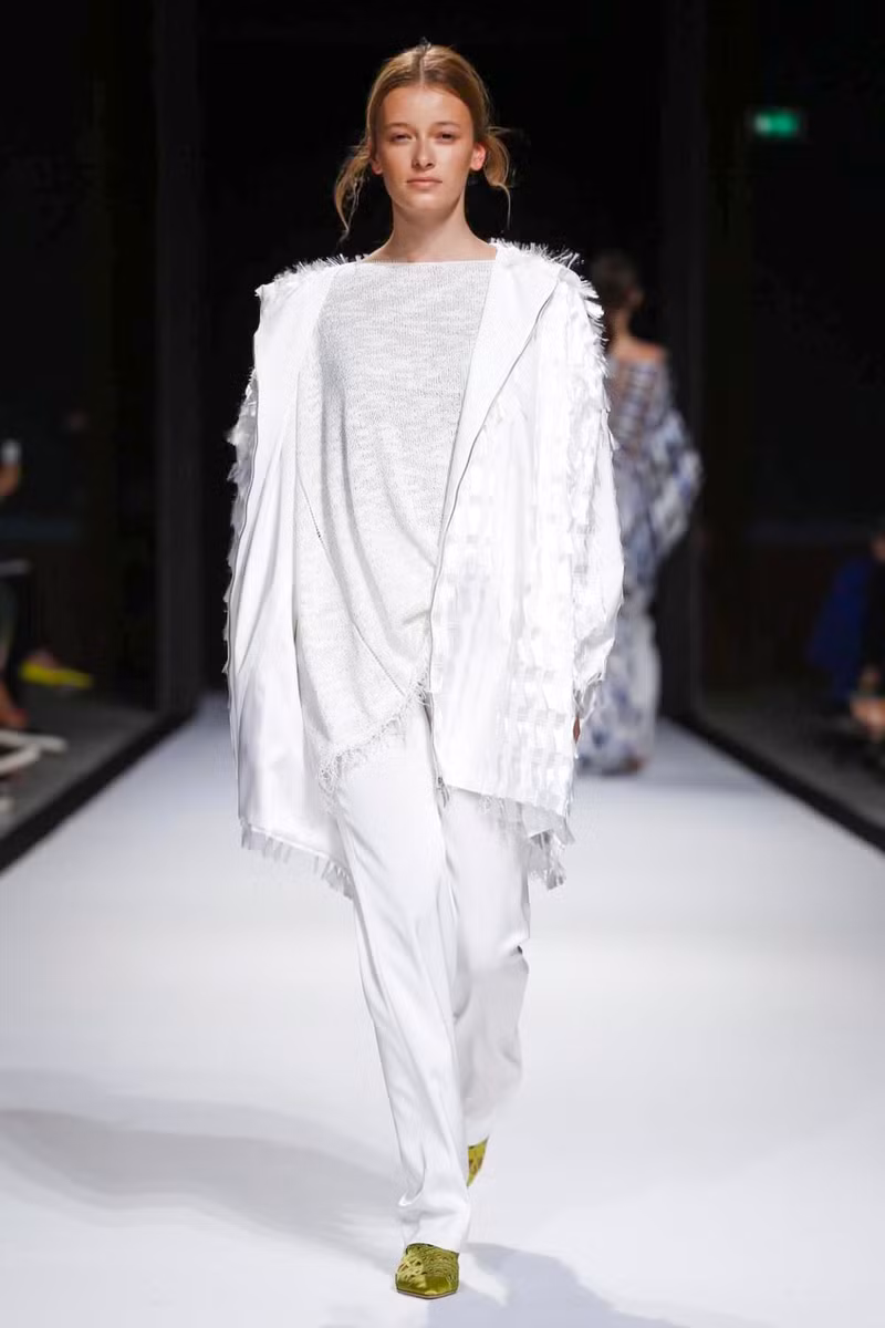 Kha Mỹ Vân sải bước đầy kiêu hãnh trên sàn diễn Paris Fashion Week ảnh 8