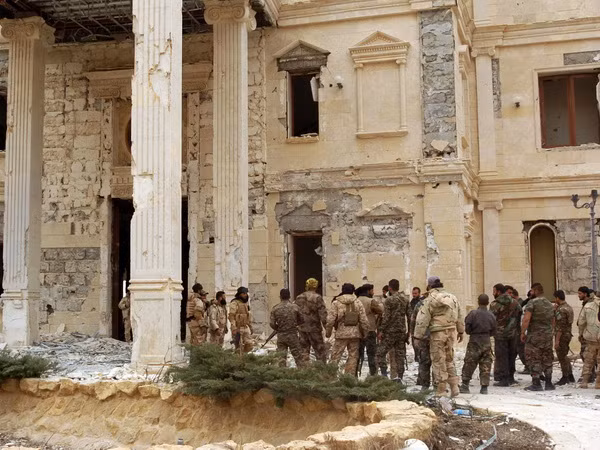 IS tiến được vào thành phố cổ Palmyra sau cuộc tấn công bất ngờ ảnh 1