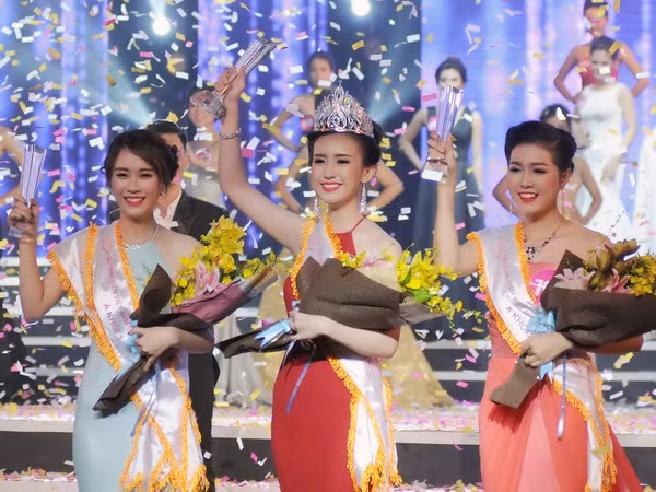 Trao giải cuộc thi Nữ sinh viên Việt Nam duyên dáng 2016 ảnh 1