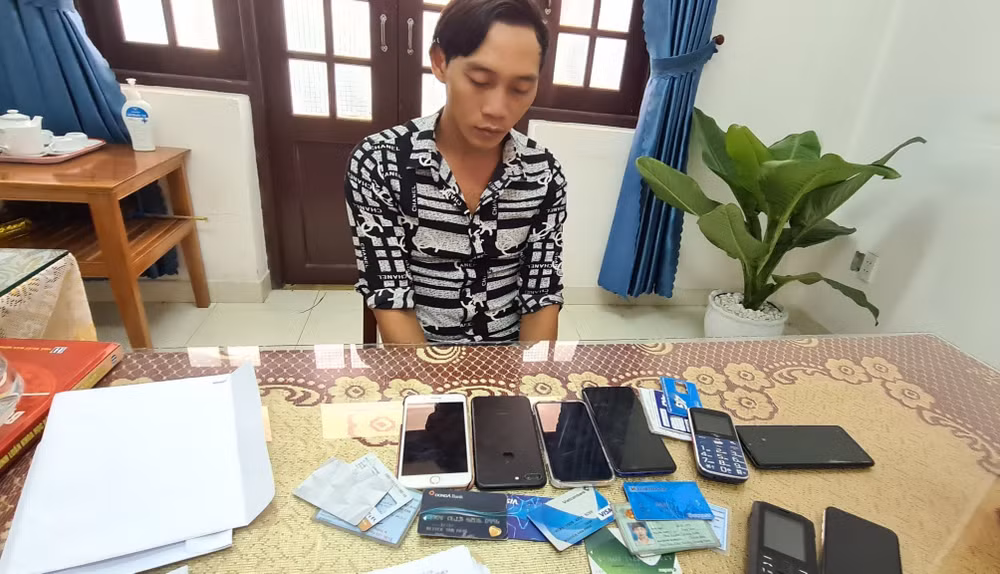Khởi tố đối tượng lừa đảo vợ nạn nhân vụ sạt lở thủy điện Rào Trăng 3 ảnh 1