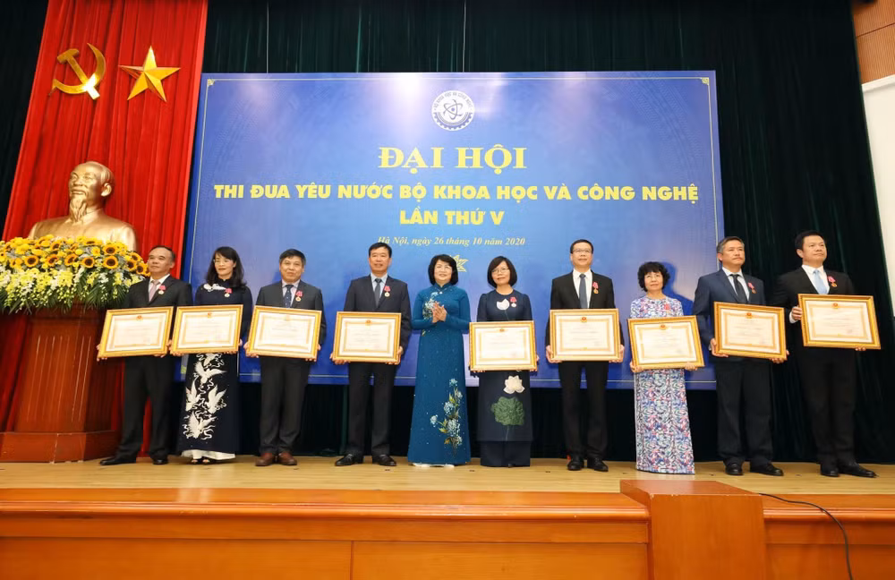 Huy động mọi nguồn lực phát triển KHCN thích ứng với công nghiệp 4.0 ảnh 1