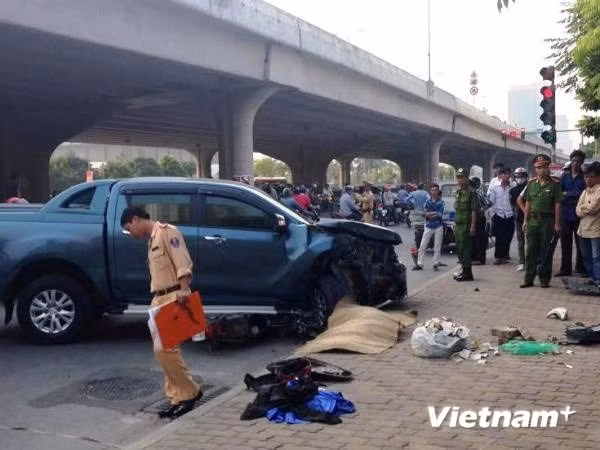 Khởi tố tài xế gây tai nạn liên hoàn trên đường Phạm Hùng ảnh 1