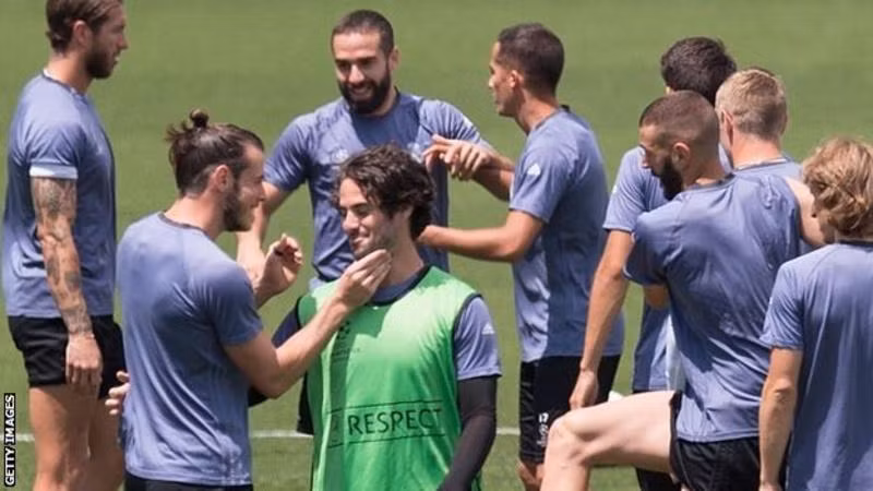 Những câu lạc bộ từng gặp phải “lời nguyền” Champions League ảnh 1