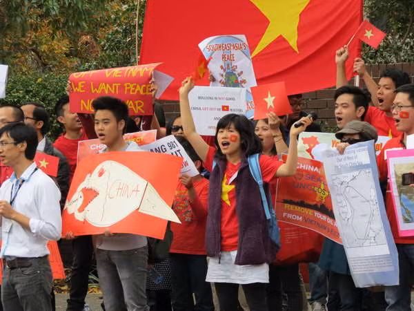 Tuần hành tại Angola và Australia phản đối Trung Quốc ngang ngược ảnh 2