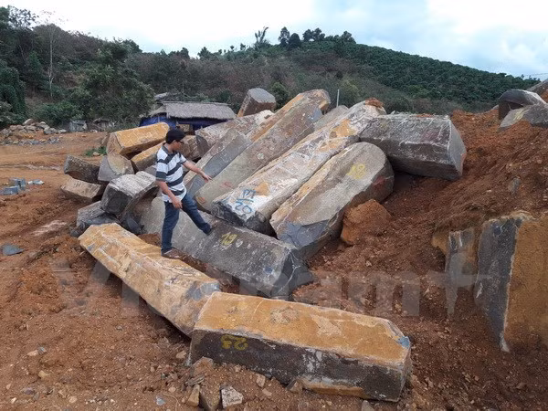 Đắk Nông tịch thu tang vật khai thác đá trái phép tại Gia Nghĩa ảnh 1