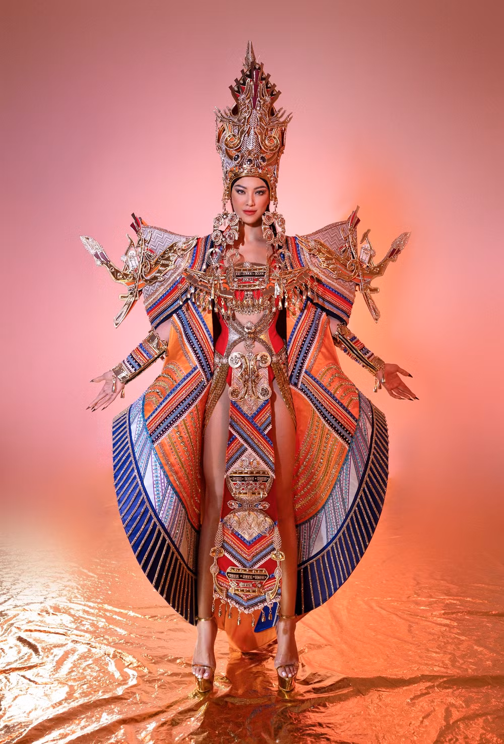 Miss Supranational: Lộ diện trang phục dân tộc đặc biệt của Kim Duyên ảnh 1