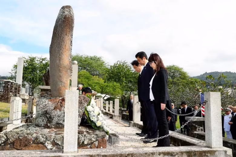Bộ trưởng Quốc phòng Nhật Bản Tomomi Inada thăm đền Yasukuni ảnh 1