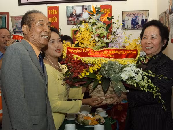 Nhà giáo viết chữ bằng chân Nguyễn Ngọc Ký qua đời ở tuổi 75 ảnh 1
