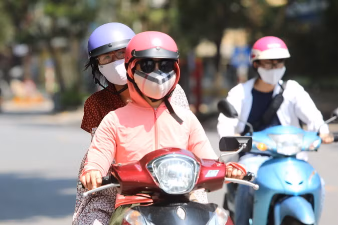 Mùng 3 Tết, bức xạ của tia cực tím gây hại ngưỡng cao ở cả 3 miền ảnh 1