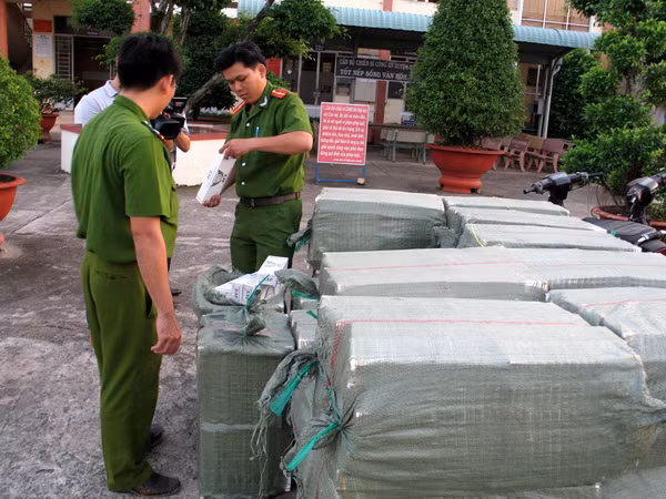 Thêm công cụ xử lý nghiêm tình trạng buôn lậu thuốc lá ảnh 1