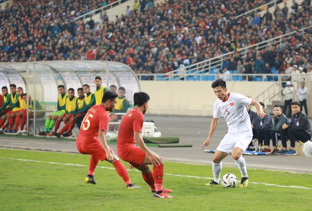CLB Muangthong United muốn chiêu mộ hậu vệ Đoàn Văn Hậu ảnh 1