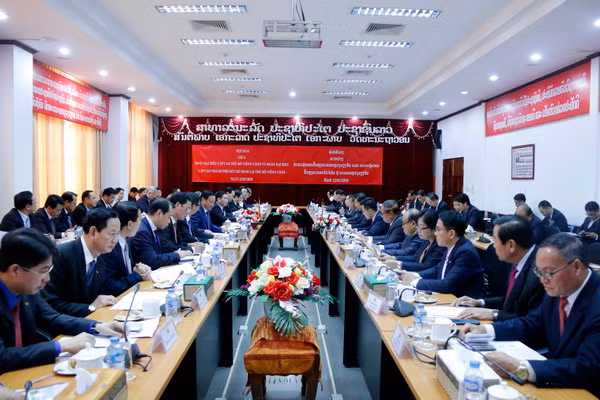 Thành phố Hồ Chí Minh và thủ đô Vientiane tăng cường hợp tác ảnh 1