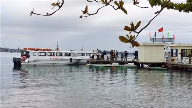 Khẩn trương tìm kiếm cứu nạn vụ chìm canô Cửa Đại làm 13 người tử vong ảnh 1