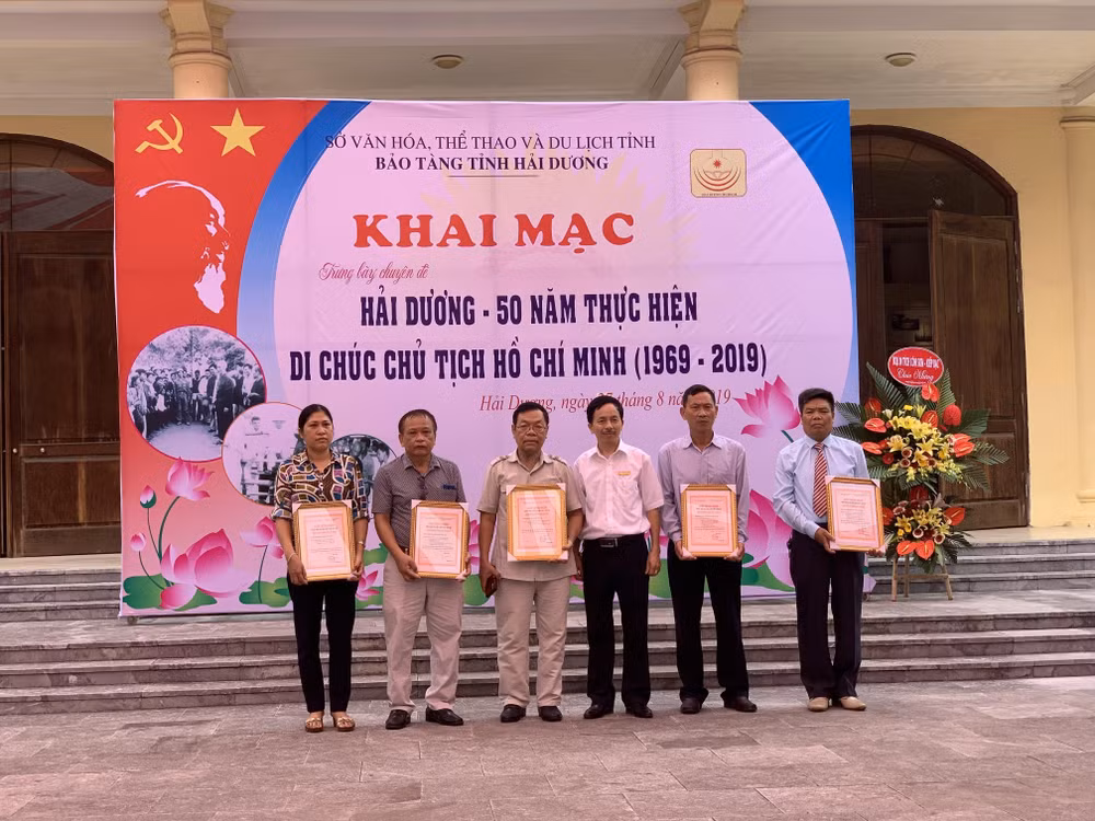Hải Dương: Trưng bày 300 hiện vật về thực hiện Di chúc Bác Hồ ảnh 1