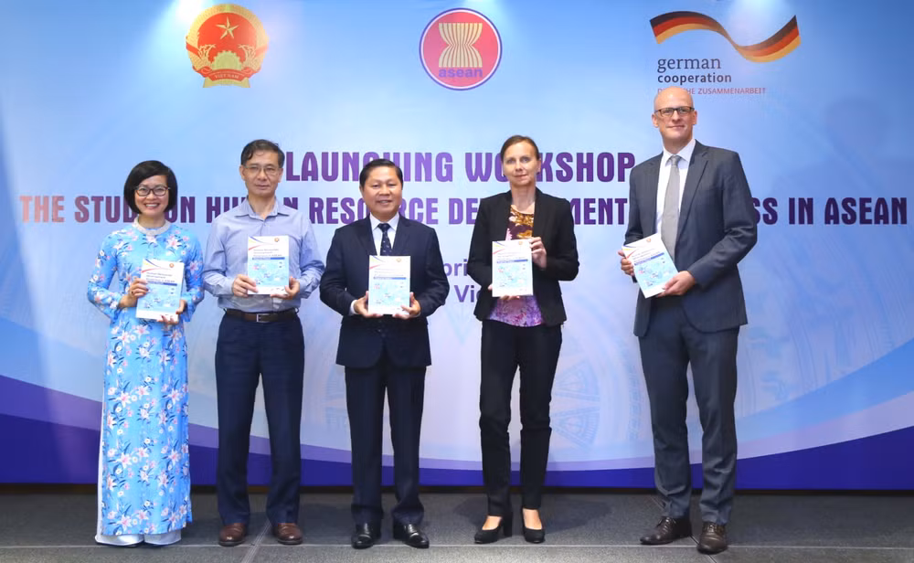 Phát triển nguồn nhân lực: 'Chìa khóa' cạnh tranh của khu vực ASEAN ảnh 1