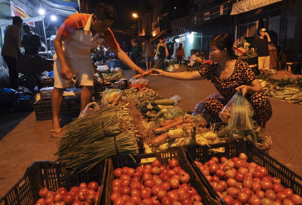 Hậu Giang: Sôi động chợ đêm nông sản, trái cây Tết Tân Sửu ảnh 1