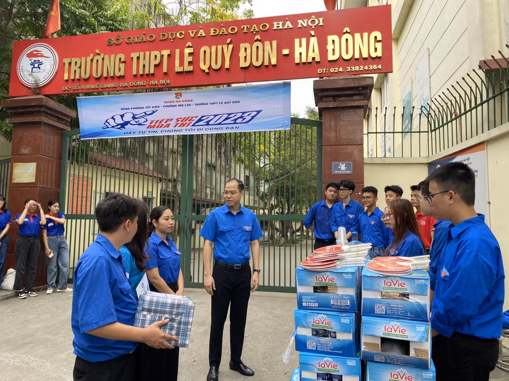 Tuổi trẻ Thủ đô ra quân tiếp sức cho các sỹ tử trong kỳ thi vào lớp 10 ảnh 1