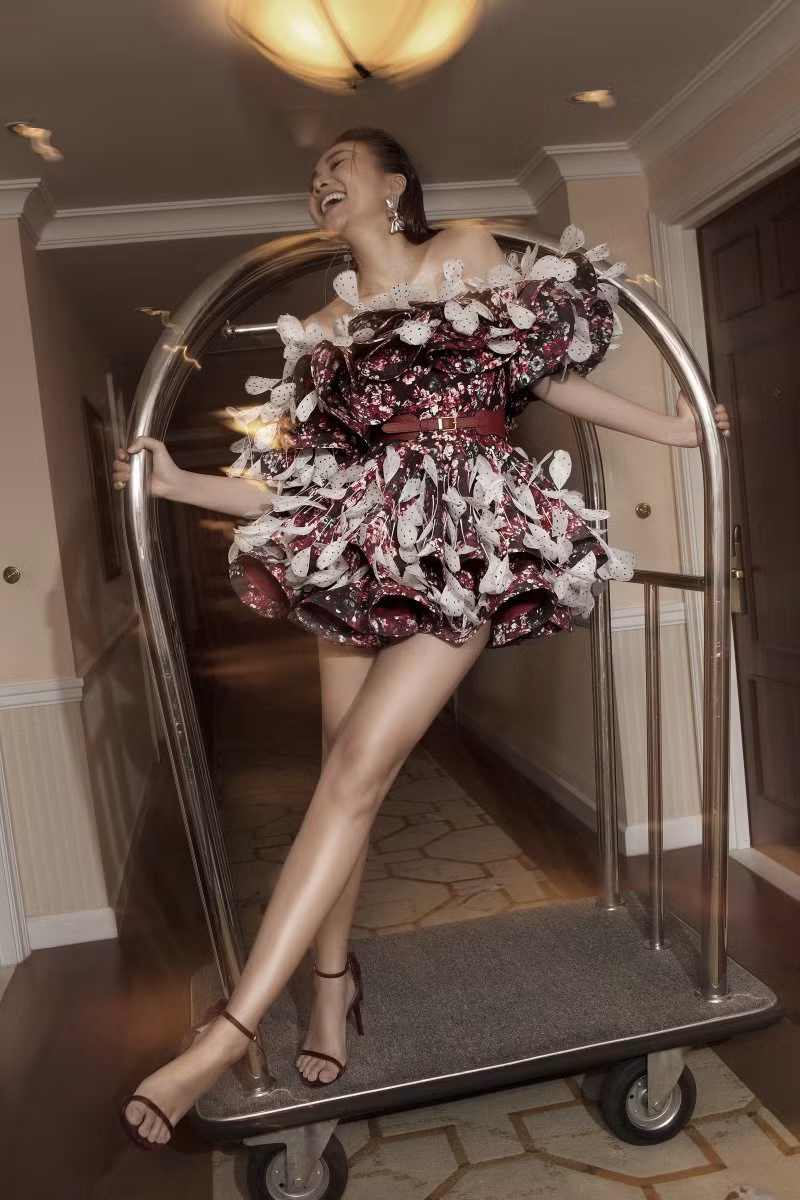 Thanh Hằng, Hà Hồ diện trang phục của Công Trí trên Vogue Paris ảnh 8