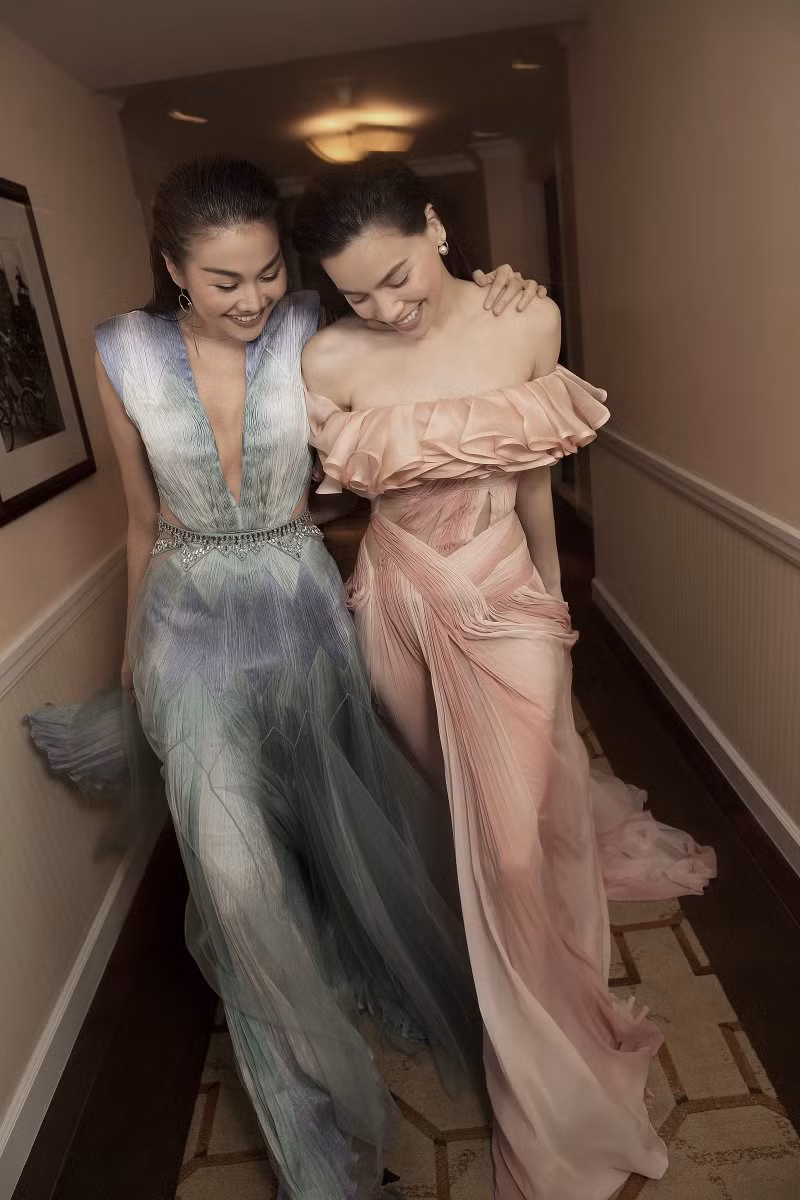 Thanh Hằng, Hà Hồ diện trang phục của Công Trí trên Vogue Paris ảnh 4