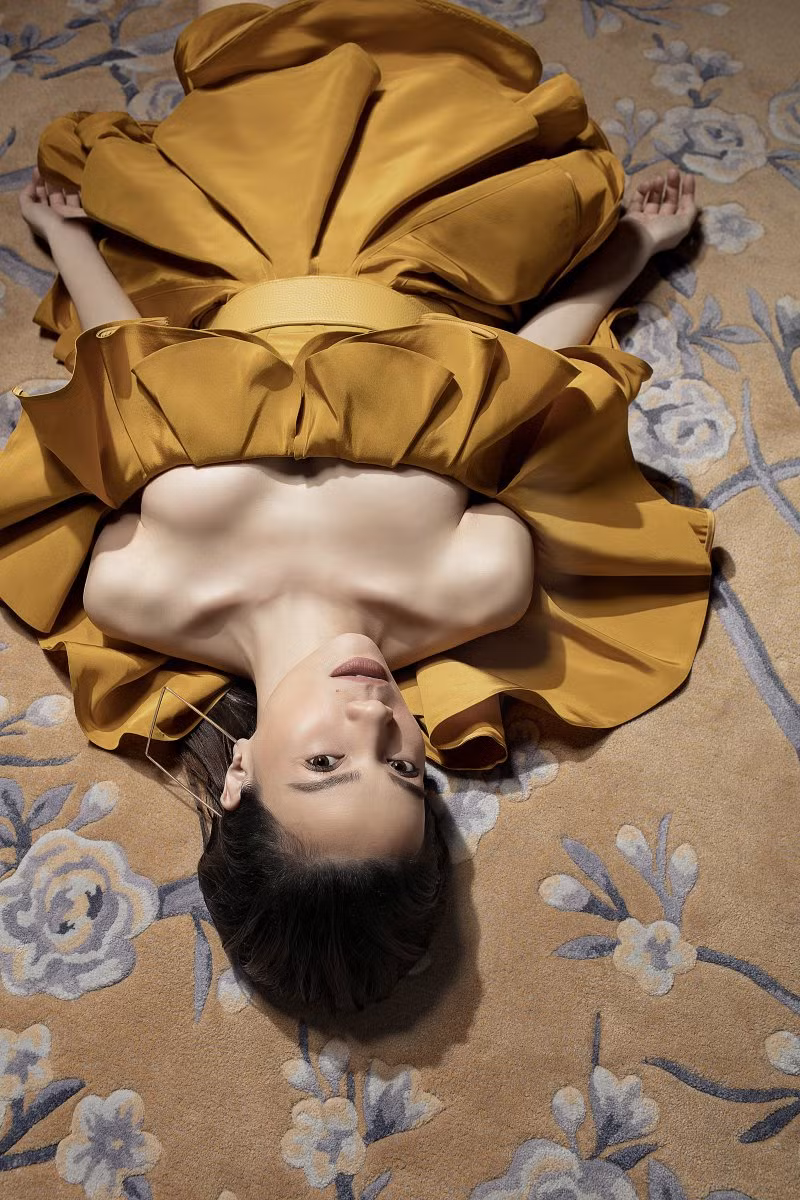 Thanh Hằng, Hà Hồ diện trang phục của Công Trí trên Vogue Paris ảnh 10