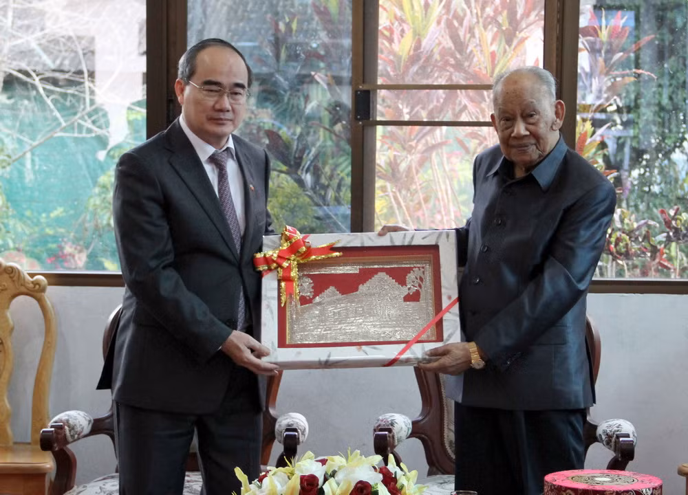 Bí thư Nguyễn Thiện Nhân thăm nguyên lãnh đạo Lào và tỉnh Champak ảnh 1