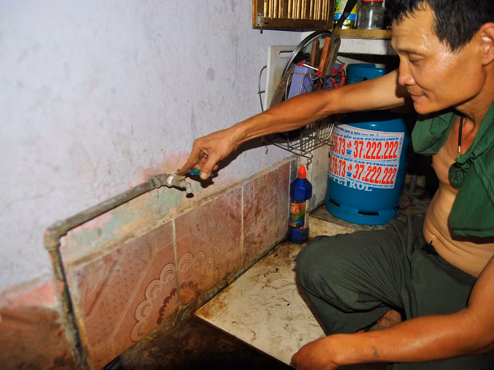 Hàng trăm hộ dân ở giữa lòng Hà Nội mất nước sinh hoạt ảnh 2
