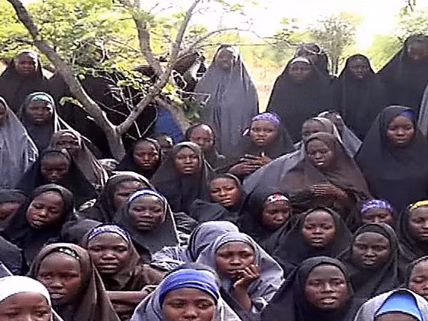 Mỹ triển khai máy bay do thám tìm nữ sinh Nigeria bị bắt cóc ảnh 1