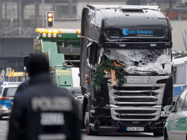Thủ tướng Đức triệu tập họp an ninh sau vụ đâm xe tải ở Berlin ảnh 1
