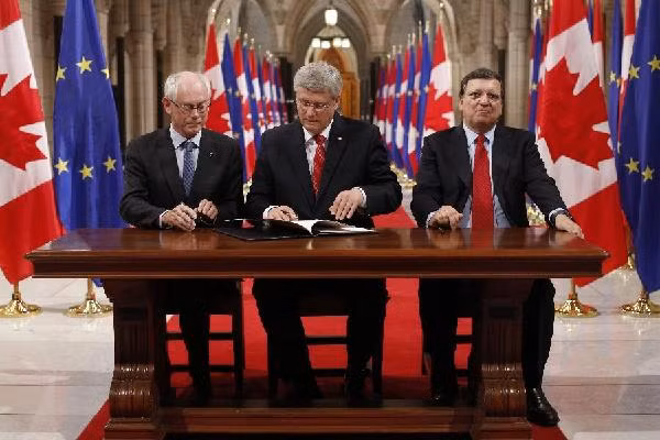 Canada hoàn tất đàm phán về hiệp định kinh tế lớn nhất với EU ảnh 1
