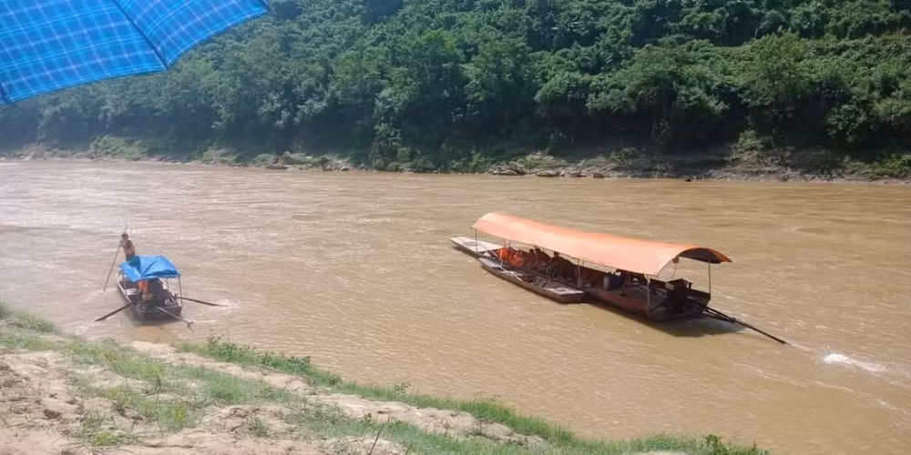 Tai nạn giao thông đường thủy khiến 5 người mất tích ở Si Ma Cai ảnh 1