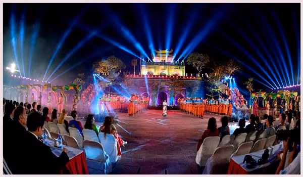 Nhìn lại “bức tranh” văn hóa đa sắc màu tại Hà Nội trong năm 2016 ảnh 8