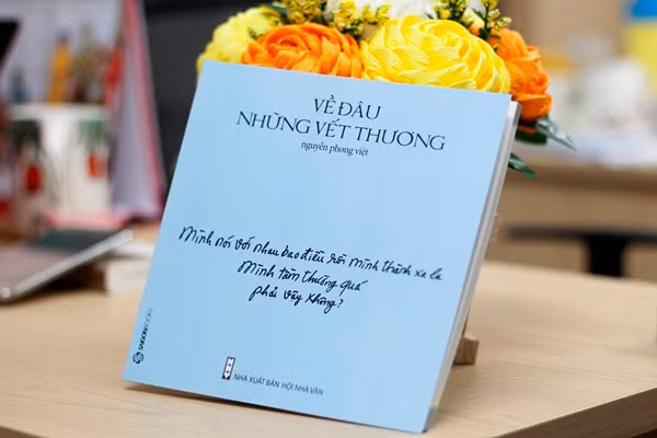 Sáng tác mới của Phong Việt lại gây “sốt” giới trẻ vào mùa Giáng sinh ảnh 2