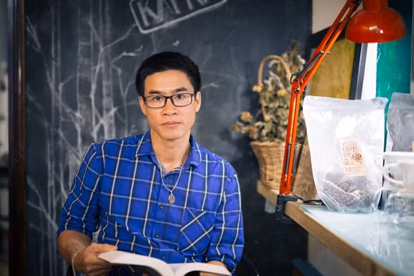 Sáng tác mới của Phong Việt lại gây “sốt” giới trẻ vào mùa Giáng sinh ảnh 1