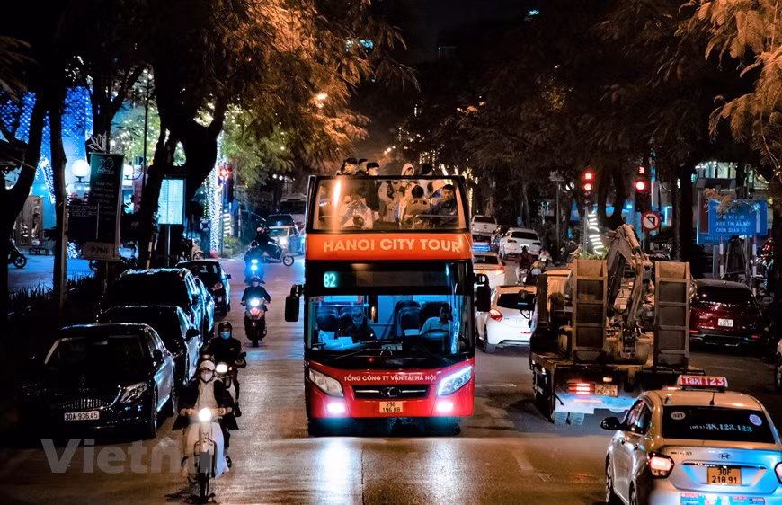Hà Nội miễn phí vận chuyển khách bằng xe buýt 2 tầng dịp nghỉ lễ 30/4 ảnh 1